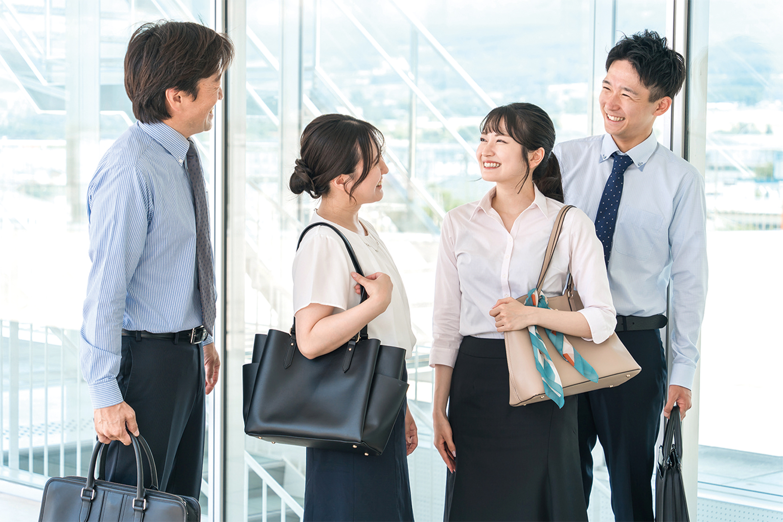 就職課が全国から求人票を集めます